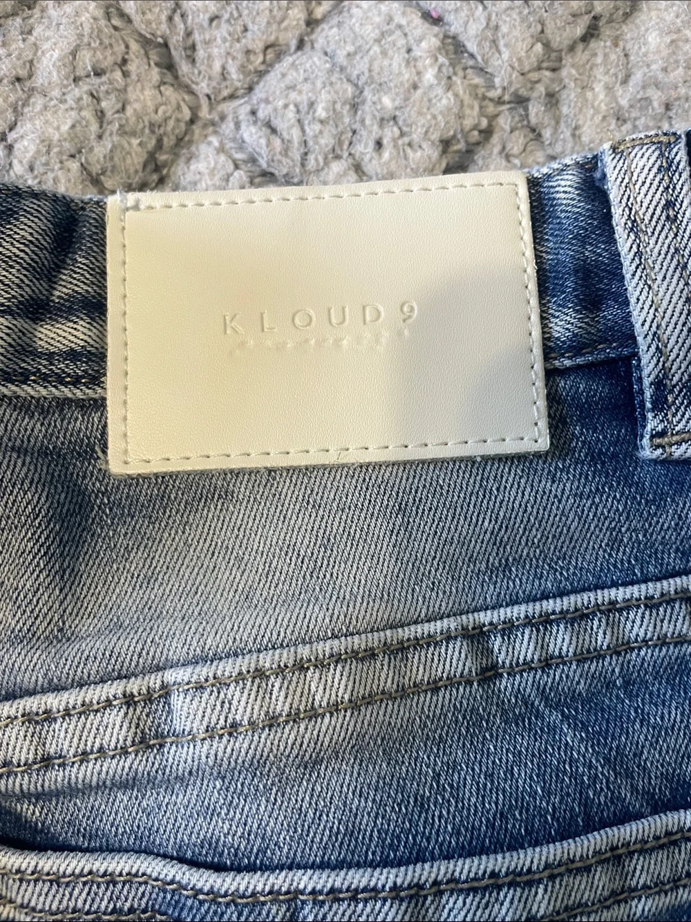 Kloud9 light Wash Skinny Men’s Jeans with Distressed Knees paint splatter 34/32